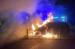 Freiwillige Feuerwehr Lage: FW Lage: Feuer 1 / PKW Brand innerorts - 25.05.2025 - 01:02 Uhr