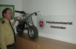 Polizeiinspektion Hameln-Pyrmont/Holzminden: POL-HOL: Freitag auf Samstagnacht, Holzmnden, Allersheimer Straße: Pocketbike nach Flucht zurückgelassen - Polizei hat bisher keinerlei Hinweise auf den Besitzer -