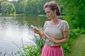 ZDF: "Flaschenpost an meinen Mann"/ ZDF-"Herzkino" mit Melika Foroutan und Tobias Oertel (BILD)