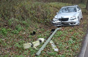 Polizeipräsidium Hamm: POL-HAM: Foto zum Pressebericht - Spritztour eines 14-Jährigen endet vor einem Ampelmast -