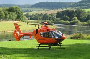 Polizeiinspektion Hameln-Pyrmont/Holzminden: POL-HOL: Unfall am Schiffsanleger in Polle: 73jährige Frau beim Betreten eines Ausflugschiffes lebensgefährlich verletzt - Mit Planke zwischen Schiff und Anleger gestürzt -