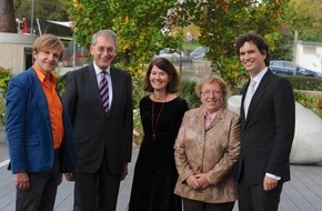 Stiftung RUFZEICHEN GESUNDHEIT!: Stiftung RUFZEICHEN GESUNDHEIT! vergibt heute ihren Gesundheits- und Medienpreis 2014 (FOTO)