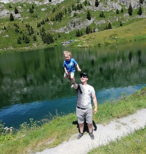 Ein junger, alleinerziehender Vater entdeckt für sich die Ruhe der Berge