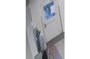 Landespolizeiinspektion Nordhausen: LPI-NDH: &Ouml;ffentlichkeitsfahndung nach Einbrecher - Wer erkennt die abgebildete Person?