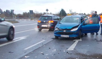 Polizeidirektion Neustadt/Weinstraße: POL-PDNW: Zu schnell auf B38 aufgefahren und mit Gegenverkehr kollidiert