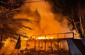 Polizeipräsidium Neubrandenburg: POL-NB: Gebäudebrand in Karls Erlebnis-Dorf bei Zirkow