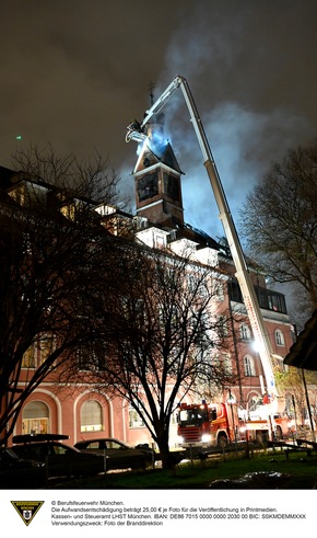 FW-M: Dachstuhlbrand in Seniorenheim (Lehel)