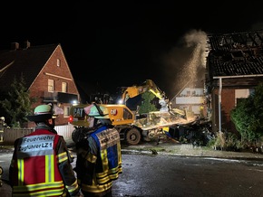 FW-WRN: Abschlussmeldung: Kräftezehrender Einsatz an der Körnerstraße