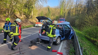 Freiwillige Feuerwehr K&ouml;nigswinter: FW K&ouml;nigswinter: Vier Verletzte bei Verkehrsunfall auf L331 im Siebengebirge