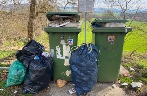 Polizeiinspektion Hildesheim: POL-HI: Illegale Müllentsorgung - Asbesthaltige Baustoffe auf Parkplatz hinterlassen