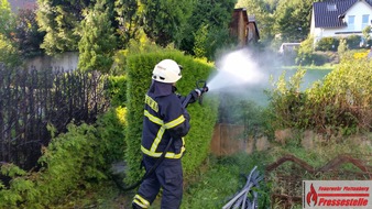 Feuerwehr Plettenberg: FW-PL: Drei Einsätze am Donnerstag. Fast alle Einheiten der Plettenberger Feuerwehr in den Einsätzen gebunden.