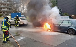 Feuerwehr Bochum: FW-BO: PKW-Brand in Bochum Weitmar-Mark