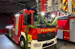 Freiwillige Feuerwehr Tönisvorst: FW Tönisvorst: Einsegnung der neuer Drehleiter für die Feuerwehr Tönisvorst