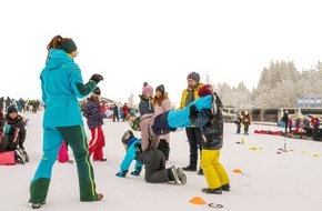 Bergbahnen Hindelang-Oberjoch AG: „Schneesportfestival“ lockt Tausende Schüler ins Skigebiet Oberjoch - 60.000 Kinder reisen seit 1998 aus Regierungsbezirken Stuttgart und Tübingen an