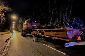 Polizeiinspektion Rostock: POL-HRO: Mähdrescher am Straßenrand sorgt für Polizeieinsatz