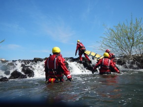 FW-BO: Feuerwehr trainiert Wasserrettung