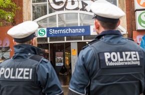 Bundespolizeiinspektion Hamburg: BPOL-HH: Fahrgast ohne Fahrschein wurde mit zwei Haftbefehlen gesucht-
Nach Festnahme 18 Beutelchen Marihuana sichergestellt-