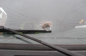 Polizeiinspektion Hildesheim: POL-HI: Zwei Jugendliche aus Sarstedt sind Täter zu Steinwürfen von Fußgängerbrücke - Sarstedt/B6/Kipphut(fm)