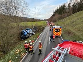 KFV Bodenseekreis: L204: Verkehrsunfall zwischen LKW und PKW - Fahrer eingeklemmt