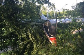 Feuerwehr Dorsten: FW-Dorsten: Segelflugzeug in Böschung gestürzt - Pilot leicht verletzt