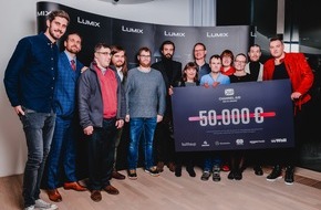 Channel Aid: 50.000 Euro Spende nach Channel Aid Charity-Konzert mit Bastille in der Elbphilharmonie Hamburg / Scheck&uuml;bergabe
