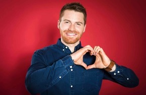 ProSieben: Zum ersten Mal darf ein Mann ran - Steffen (26) küsst bei "Kiss Bang Love" zwölf Single-Frauen