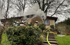 Feuerwehr Essen: FW-E: Dachstuhlbrand in einem Einfamilienhaus - keine verletzten Personen