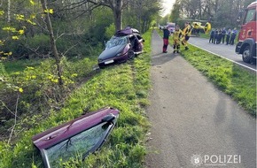 Polizeipräsidium Westpfalz: POL-PPWP: Kontrolle verloren, gegen Baum geprallt