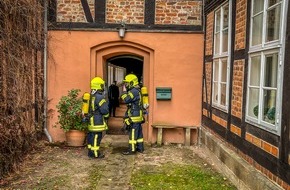 Feuerwehr Flotwedel: FW Flotwedel: Kerzenrauch ruft Ortsfeuerwehr Wienhausen auf den Plan