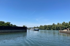 Polizeipräsidium Einsatz, Logistik und Technik: PP-ELT: Festfahrung an der Einfahrt Industriehafen