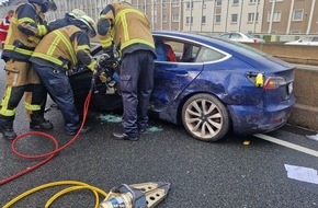 Feuerwehr Essen: FW-E: Technische Rettung nach Verkehrsunfall - eine verletzte Person