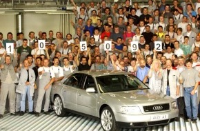 Audi AG: Audi A8: Aluminiumkompetenz in der Oberklasse: 105.092ster Audi A8
leitet Generationswechsel ein / Produktionsstart des Nachfolgemodells
im August