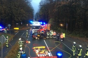 Freiwillige Feuerwehr Lage: FW Lage: Verkehrsunfall mit eingeklemmter Person auf der Bielefelder Straße