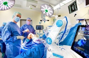 Helios Gesundheit: Roboterassistierte Knie-Operation mit „Rosa“