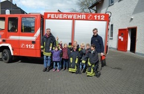 Feuerwehr der Stadt Arnsberg: FW-AR: Kolpingkindergarten besucht die Hüstener Feuerwehr