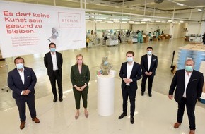 Hygiene Austria LP GmbH: Bundeskanzler Kurz und Arbeitsministerin Aschbacher besuchten österreichische Masken-Produktion der Hygiene Austria LP GmbH