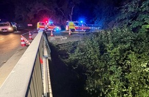 Feuerwehr Paderborn: FW Paderborn: Verkehrsunfall in Paderborn Wewer f&uuml;nf Verletzte nach Alleinunfall