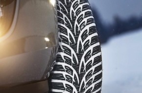 Nokian Tyres: Neue Nokian WR Winterreifen: sicher, wirtschaftlich und sportlich / Matschschleuder schleudert Matsch und Wasser weg und schützt vor Schneematsch- und Nässe-Aquaplaning (BILD)