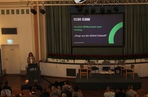 Kreispolizeibehörde Kleve: POL-KLE: Kreis Kleve - Gemeinsame Presseerklärung der LVR-Klinik Bedburg-Hau und der Polizei Kleve: "Wege aus der (Schul-)Gewalt" / 200 engagierte Teilnehmerinnen und -Teilnehmer beim 1. Fachtag in Bedburg-Hau