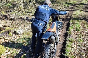 Polizeidirektion Neumünster: POL-NMS: 250404-4-pdnms Zeugen und Geschädigte nach Verfolgungsfahrt im Bereich Gettorf gesucht