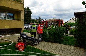 Kreisfeuerwehrverband Calw e.V.: KFV-CW: Stromverteiler in Hochhaus brennt. Treppenhaus verraucht. 64 Bewohner unverletzt gerettet.