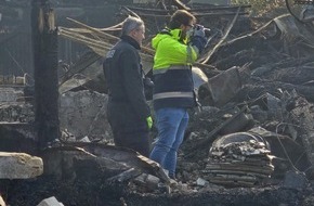 Polizeiinspektion Stade: POL-STD: Großbrand vernichtet drei Gebäude in Dollern - Brandursache kann nicht zweifelsfrei geklärt werden