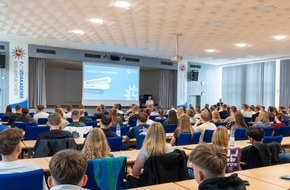 Polizeiakademie Niedersachsen: POL-AK NI: Neue Nachwuchskräfte starten in das Studium an der Polizeiakademie Niedersachsen