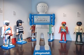 PLAYMOBIL: Playmobil-Kunstwerke für über 25.000 Euro versteigert / Alle Erlöse gehen an Save the Children e.V.