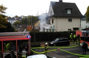 Feuerwehr Bergisch Gladbach: FW-GL: Explosion in Mehrfamilienhaus in der Stadtmitte von Bergisch Gladbach fordert zwei Verletzte