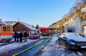 Kreisfeuerwehrverband Calw e.V.: KFV-CW: Wohnungsbrand in Dachwohnung in Calw. Keine Verletzten. Eine Katze stirbt.