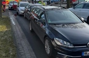 Polizeiinspektion Heidekreis: POL-HK: Buchholz (Aller): Unfall führt zur Vollsperrung auf der A 7 (Foto); Soltau: Unfall mit sechs Beteiligten (Foto); Soltau: Unter Drogeneinfluss; Bad Fallingbostel: Mit Baum kollidiert