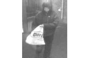 Polizei Düren: POL-DN: 010910 -8- (Düren) Bankräuber gesucht - 2 000 DM Belohnung (Fotos als Anlage)