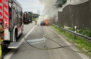 Feuerwehr Bottrop: FW-BOT: PKW Brand im Dreieck A31 / A2