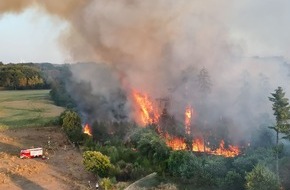 Freiwillige Feuerwehr der Gemeinde Sonsbeck: FW Sonsbeck: Aufr&auml;umarbeiten Waldbrand Labbeck